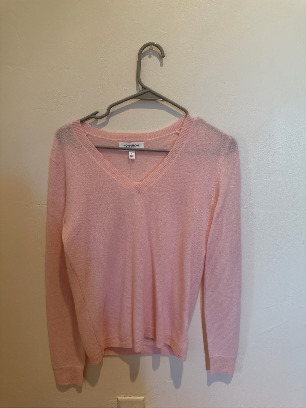 Nordstrom Light Pink V-Neck Women's Sweater